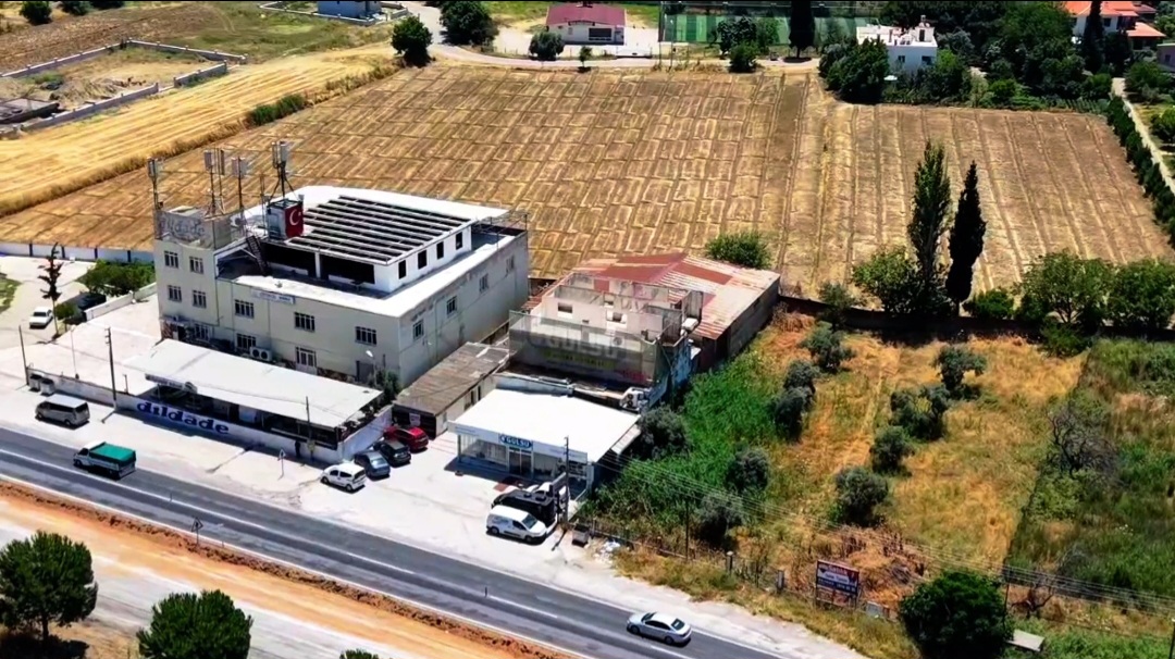 Aydın'ın stratejik noktalarından İncirliova Yolu üzerinde, gelişmekte olan Kardeşköy Mevkii'nde, iş veya yaşam için eşsiz bir fırsat! 